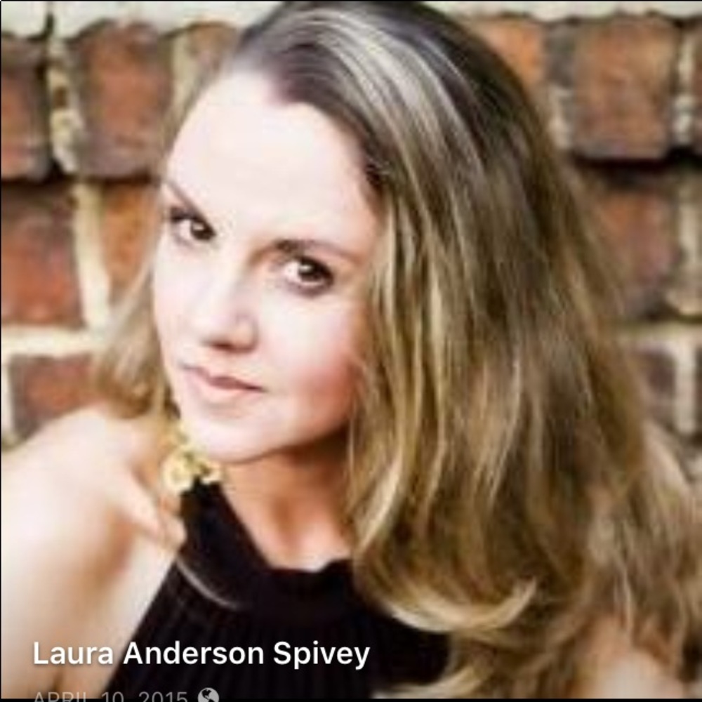 Meet your Posher, Laura